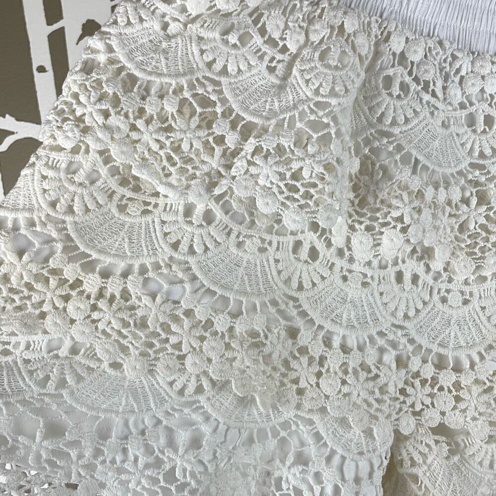 Olsenboye Boho Tiered Crocheted Lace Shorts XS - Picture 3 of 10